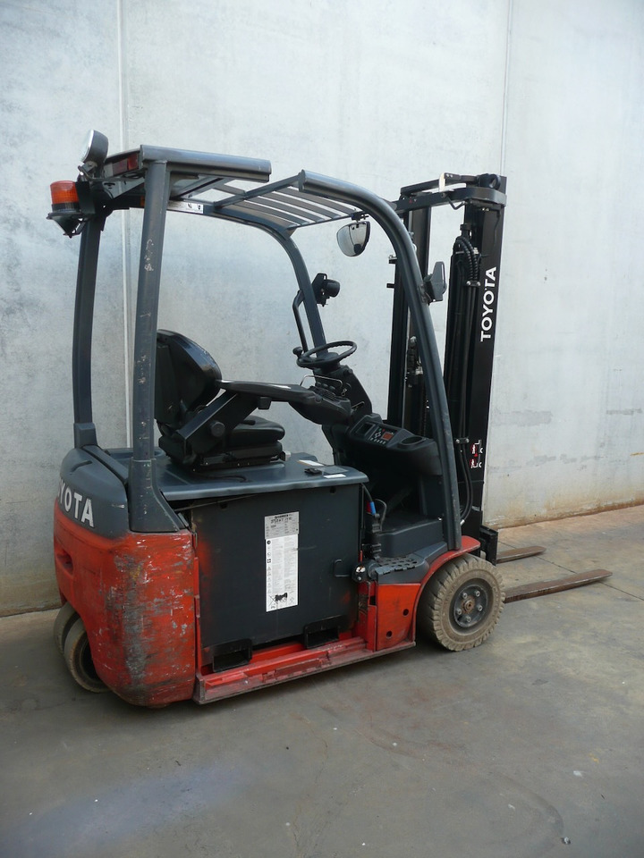 Toyota 8FBE16T - Elektromos targonca: 2 kép. Toyota 8FBE16T - Elektromos targonca: 2 kép.