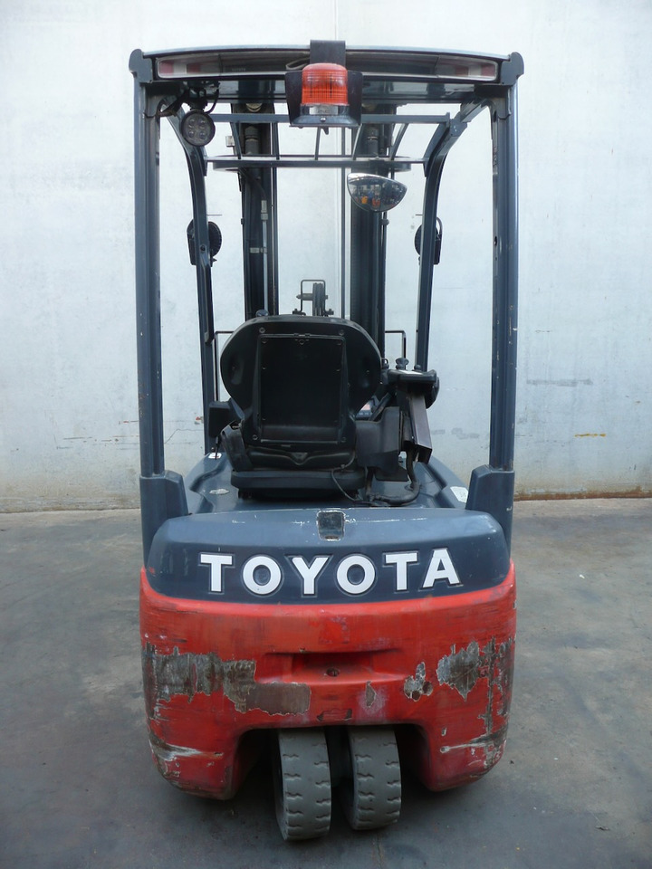 Toyota 8FBE16T - Elektromos targonca: 5 kép. Toyota 8FBE16T - Elektromos targonca: 5 kép.