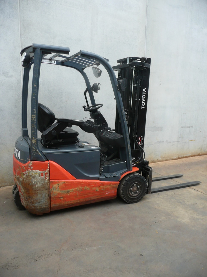 Toyota 8FBEK16T - Elektromos targonca: 2 kép. Toyota 8FBEK16T - Elektromos targonca: 2 kép.