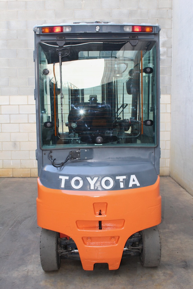 Toyota 8FBMT35 - Elektromos targonca: 5 kép. Toyota 8FBMT35 - Elektromos targonca: 5 kép.