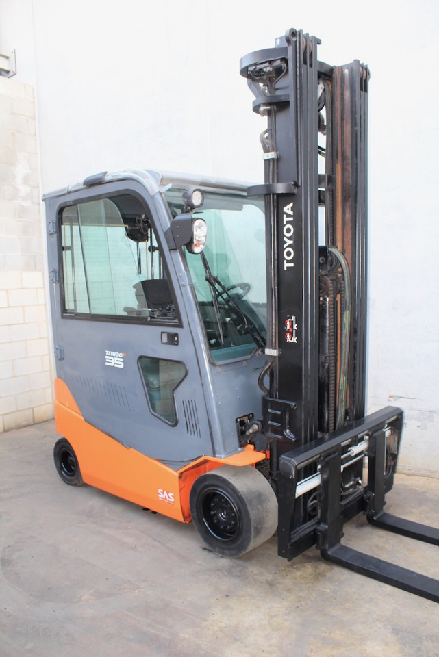 Toyota 8FBMT35 - Elektromos targonca: 1 kép. Toyota 8FBMT35 - Elektromos targonca: 1 kép.