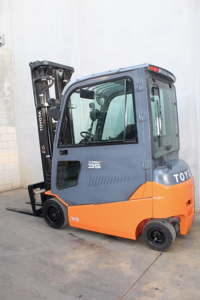 Toyota 8FBMT35 - Elektromos targonca: 4 kép. Toyota 8FBMT35 - Elektromos targonca: 4 kép.
