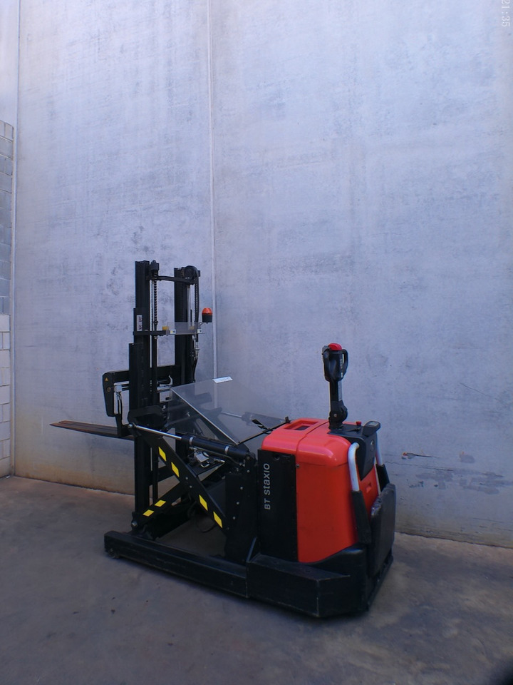 Toyota SPE 120 XR - Emelőtargoncá: 1 kép. Toyota SPE 120 XR - Emelőtargoncá: 1 kép.