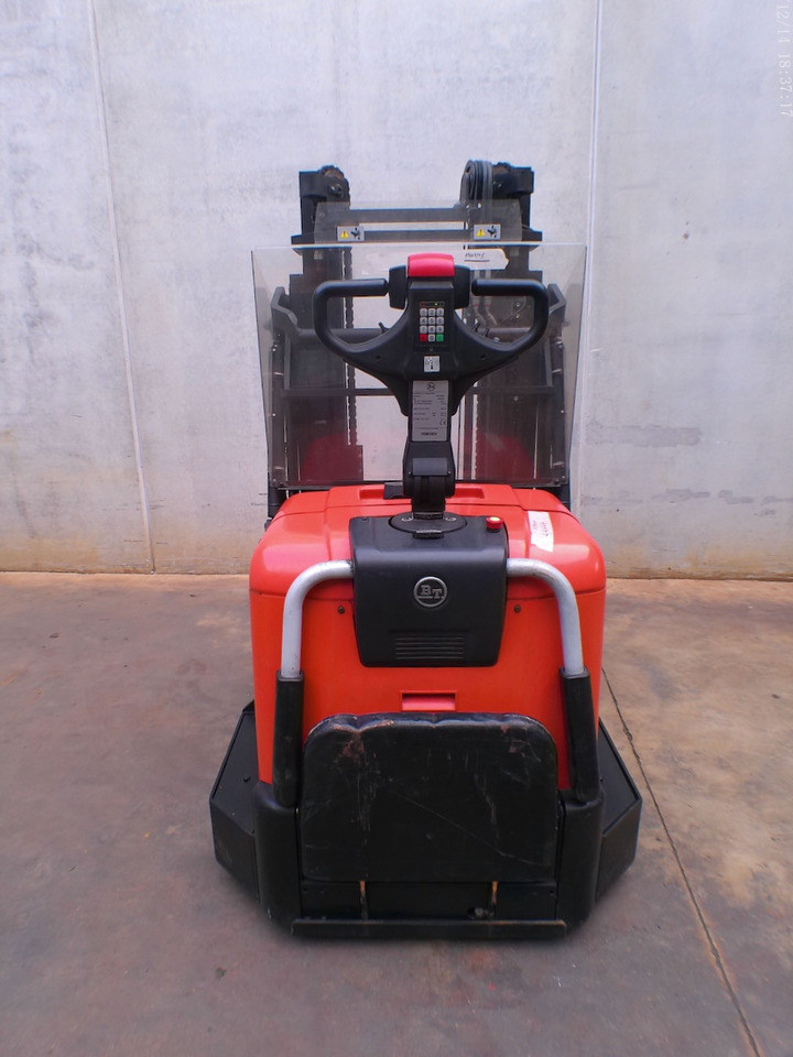 Toyota SPE 120 XR - Emelőtargoncá: 5 kép. Toyota SPE 120 XR - Emelőtargoncá: 5 kép.