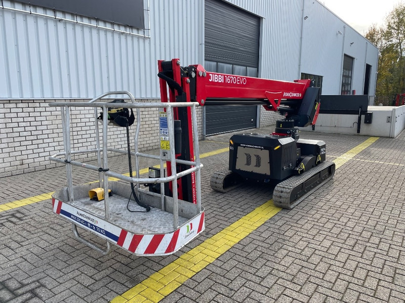 Almacrawler JIBBI 1670 EVO - Teleszkópos emelő: 2 kép. Almacrawler JIBBI 1670 EVO - Teleszkópos emelő: 2 kép.