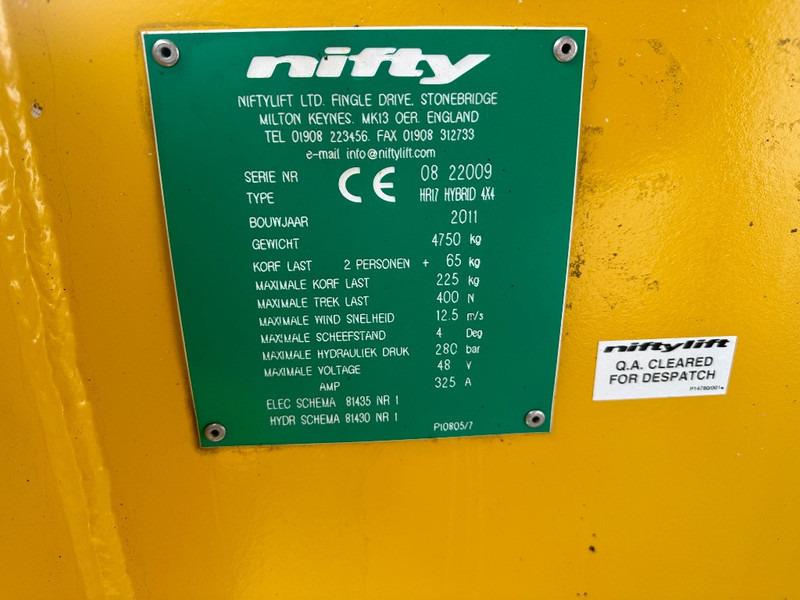 Niftylift HR 17 Hybride 4x4 - Személyemelő: 2 kép. Niftylift HR 17 Hybride 4x4 - Személyemelő: 2 kép.