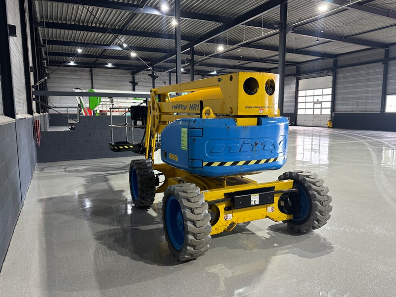 Niftylift HR 17 Hybride 4x4 - Személyemelő: 5 kép. Niftylift HR 17 Hybride 4x4 - Személyemelő: 5 kép.