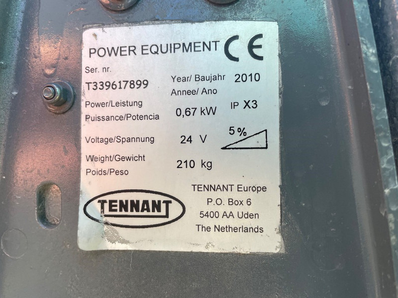 TENNANT T 3 - Utcaseprő gép: 3 kép. TENNANT T 3 - Utcaseprő gép: 3 kép.
