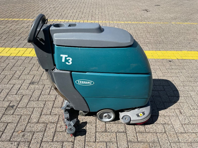 TENNANT T 3 - Utcaseprő gép: 5 kép. TENNANT T 3 - Utcaseprő gép: 5 kép.