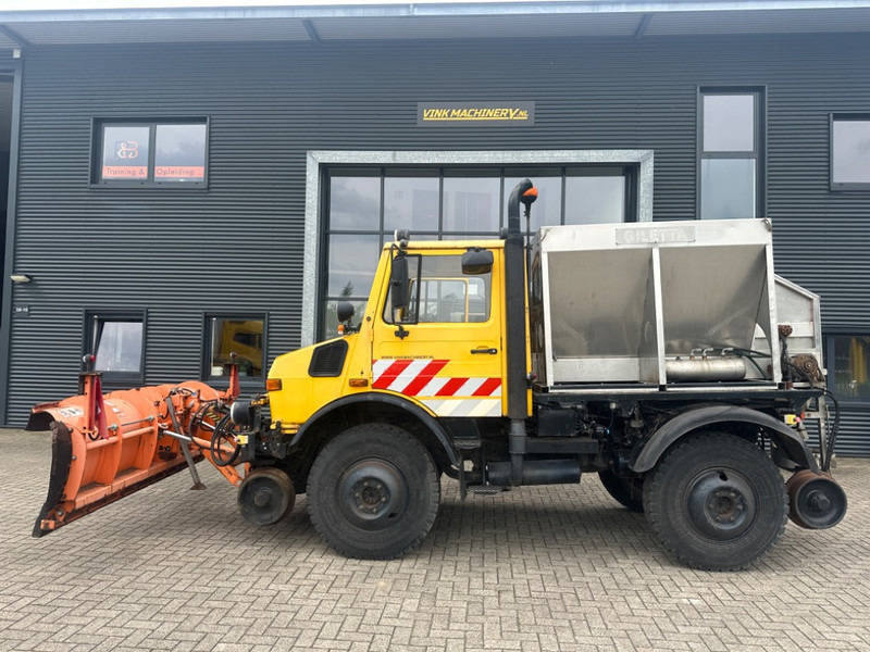 Unimog U1400 Rail - Hóeltakarító gép: 1 kép. Unimog U1400 Rail - Hóeltakarító gép: 1 kép.