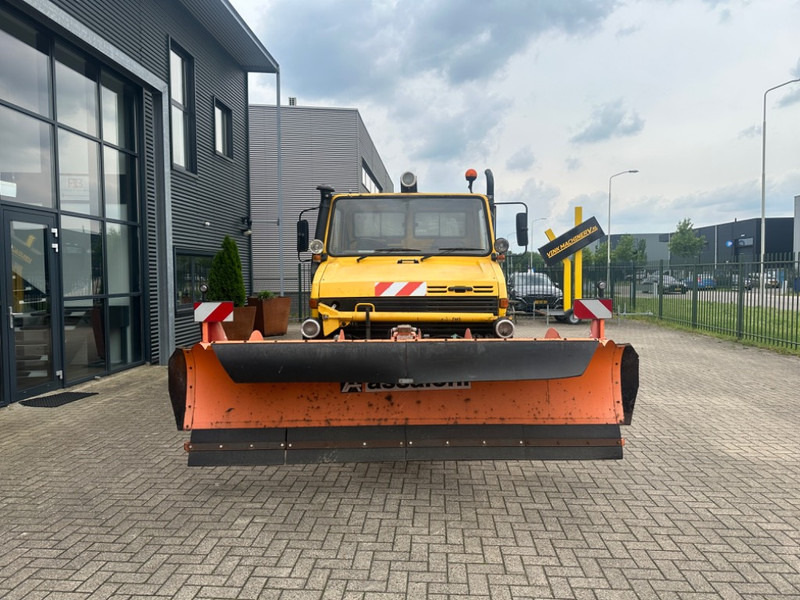 Unimog U1400 Rail - Hóeltakarító gép: 5 kép. Unimog U1400 Rail - Hóeltakarító gép: 5 kép.