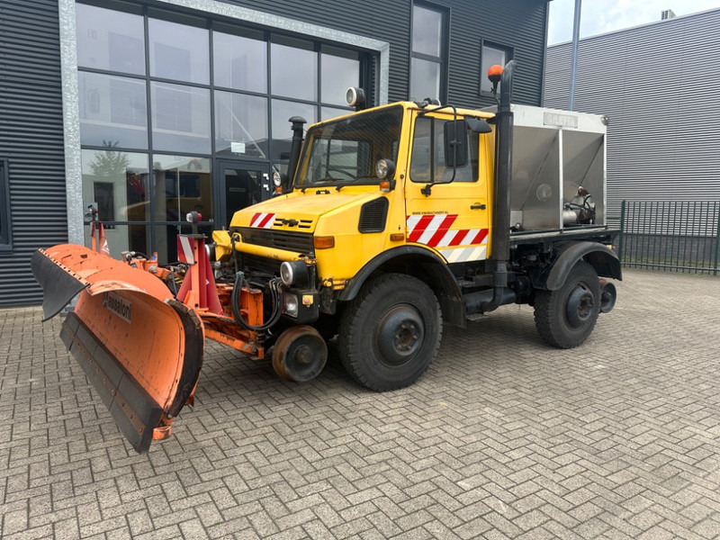 Unimog U1400 Rail - Hóeltakarító gép: 4 kép. Unimog U1400 Rail - Hóeltakarító gép: 4 kép.