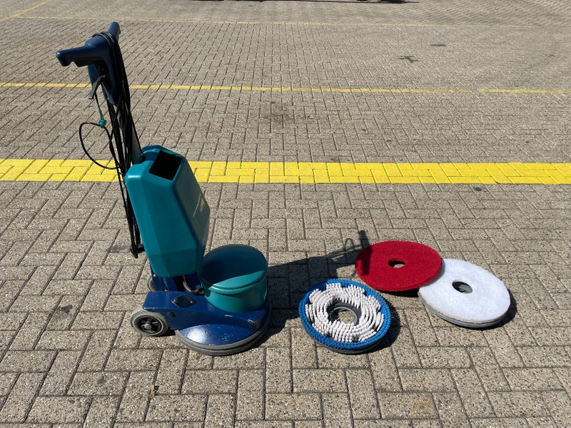 Wetrok Monodisc LS - Utcaseprő gép: 5 kép. Wetrok Monodisc LS - Utcaseprő gép: 5 kép.