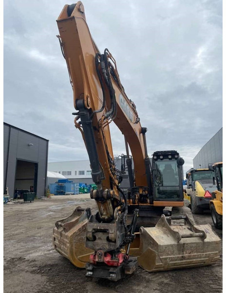 Case CX300D - Lánctalpas kotró: 4 kép. Case CX300D - Lánctalpas kotró: 4 kép.