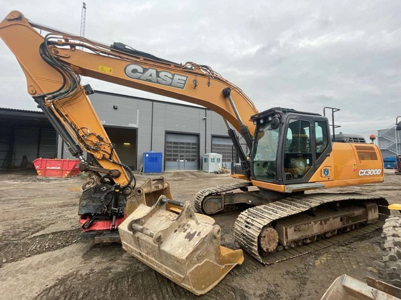 Case CX300D - Lánctalpas kotró: 3 kép. Case CX300D - Lánctalpas kotró: 3 kép.