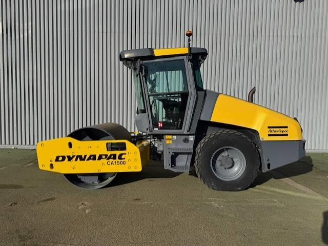 Dynapac CA 1500 D - Henger: 2 kép. Dynapac CA 1500 D - Henger: 2 kép.