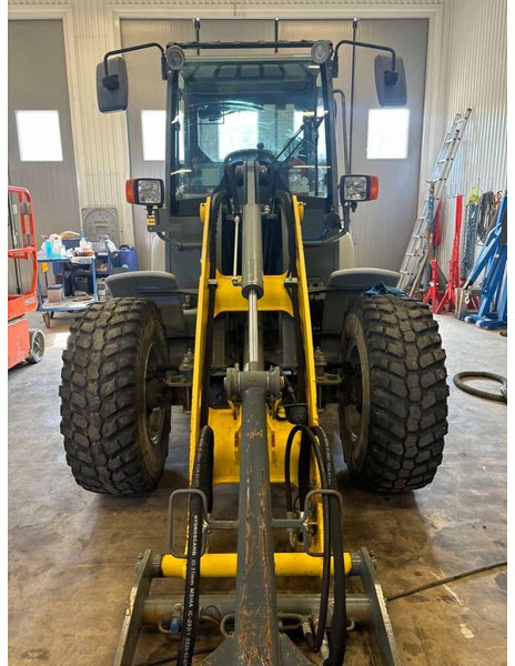 Kramer 5055 - Gumikerekes homlokrakodó: 3 kép. Kramer 5055 - Gumikerekes homlokrakodó: 3 kép.