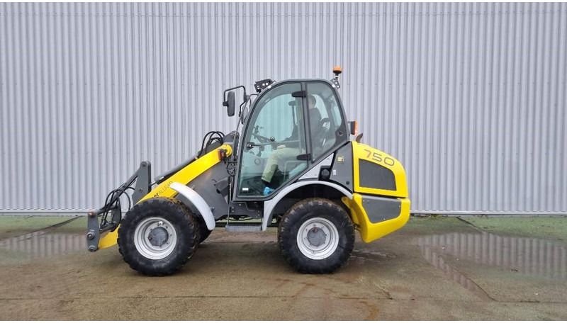 Kramer Allrad 750 - Gumikerekes homlokrakodó: 2 kép. Kramer Allrad 750 - Gumikerekes homlokrakodó: 2 kép.
