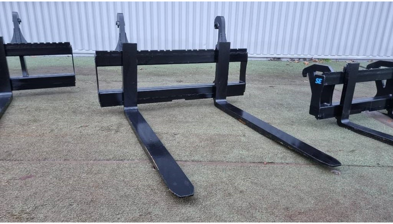 SE Equipment Stora BM, Z802, Z602, Z402, Mek. Gaffelställ - Raklapvilla - Építőipari gépek: 4 kép. SE Equipment Stora BM, Z802, Z602, Z402, Mek. Gaffelställ - Raklapvilla - Építőipari gépek: 4 kép.