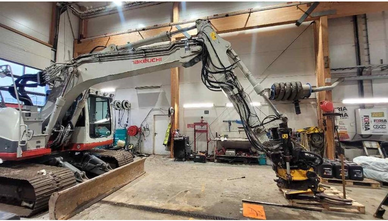 Takeuchi TB 2150 R - Lánctalpas kotró: 3 kép. Takeuchi TB 2150 R - Lánctalpas kotró: 3 kép.