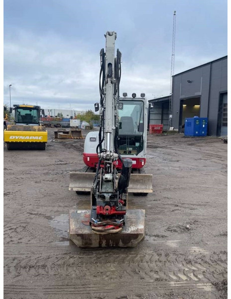 Takeuchi TB 240 - Minikotró: 3 kép. Takeuchi TB 240 - Minikotró: 3 kép.