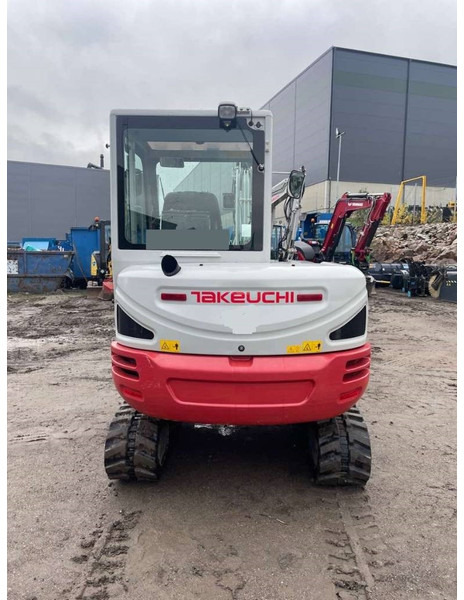 Takeuchi TB 240 - Minikotró: 4 kép. Takeuchi TB 240 - Minikotró: 4 kép.