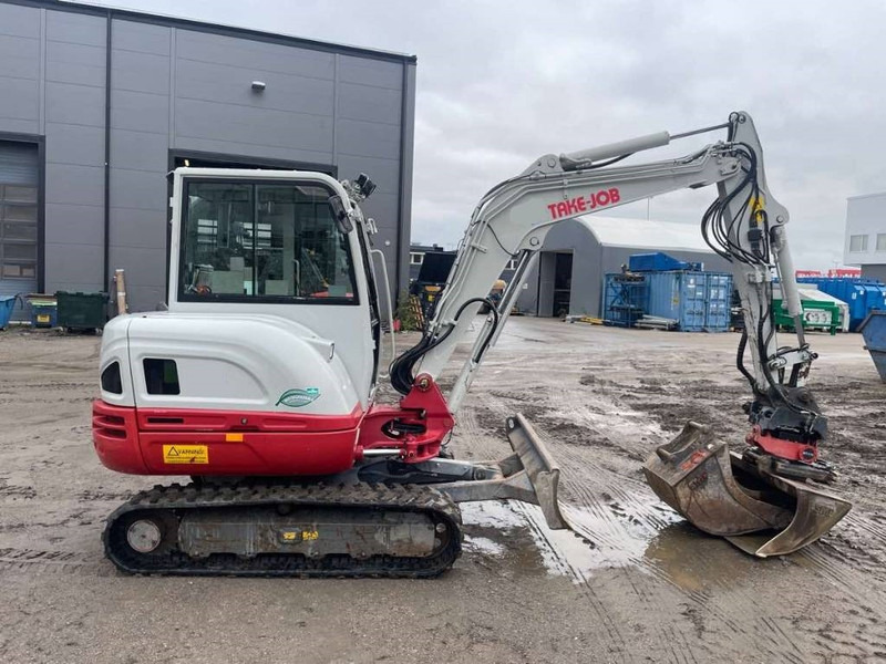 Takeuchi TB 240 - Minikotró: 2 kép. Takeuchi TB 240 - Minikotró: 2 kép.