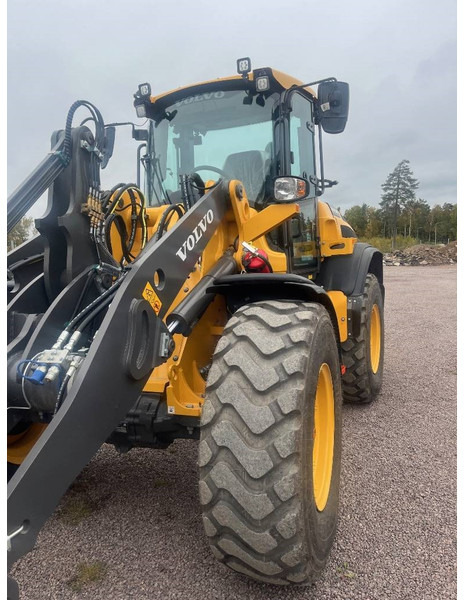 Volvo L 45 H "SÅLD" - Gumikerekes homlokrakodó: 4 kép. Volvo L 45 H "SÅLD" - Gumikerekes homlokrakodó: 4 kép.