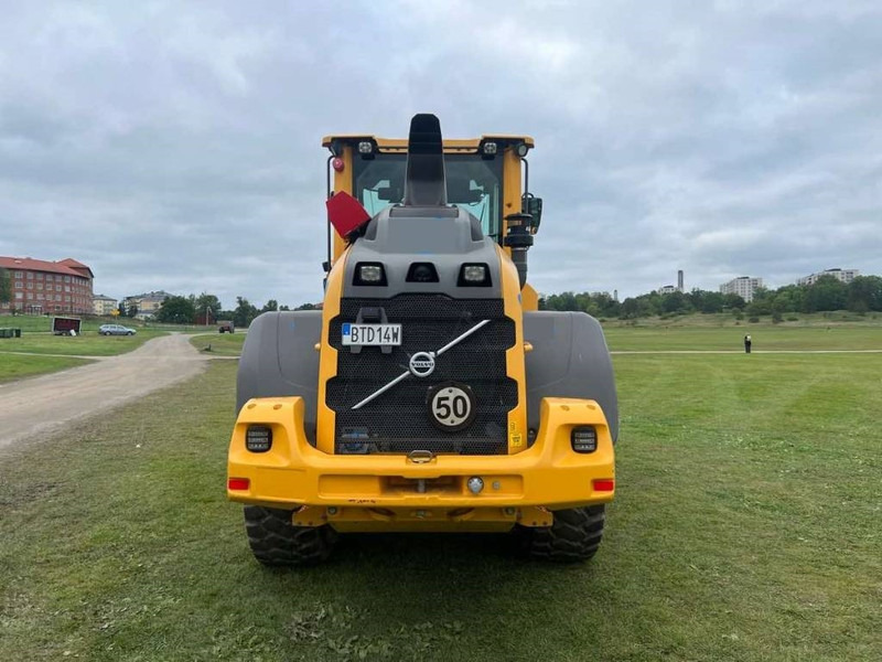 Volvo L 60 H - Gumikerekes homlokrakodó: 4 kép. Volvo L 60 H - Gumikerekes homlokrakodó: 4 kép.