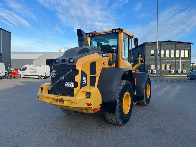 Volvo L 60 H - Gumikerekes homlokrakodó: 4 kép. Volvo L 60 H - Gumikerekes homlokrakodó: 4 kép.