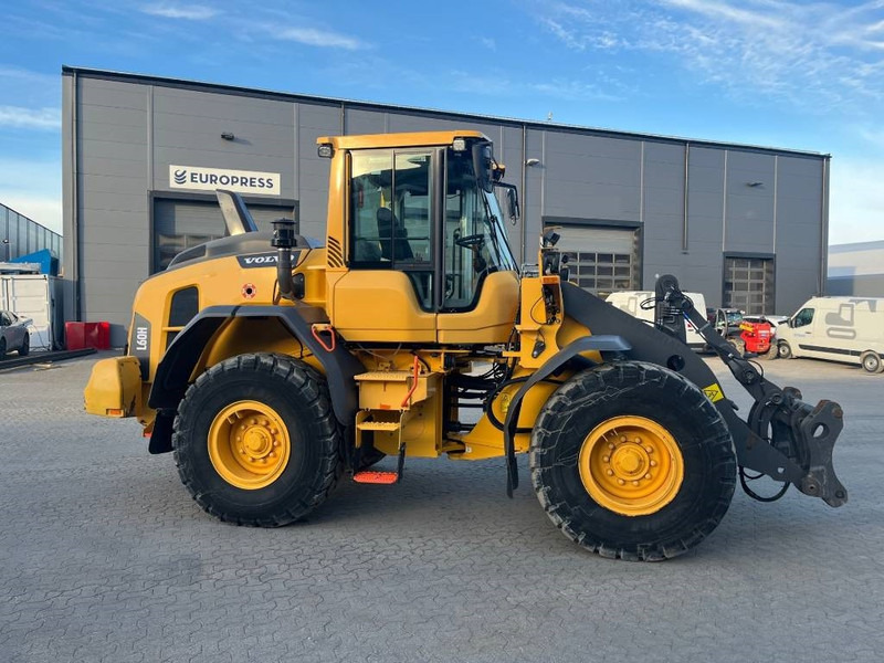 Volvo L 60 H - Gumikerekes homlokrakodó: 5 kép. Volvo L 60 H - Gumikerekes homlokrakodó: 5 kép.