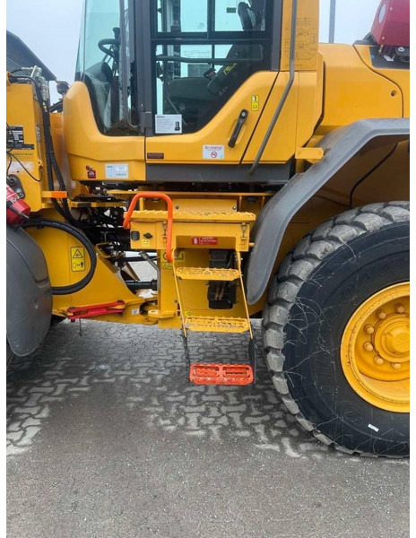 Volvo L 60 H - Gumikerekes homlokrakodó: 5 kép. Volvo L 60 H - Gumikerekes homlokrakodó: 5 kép.