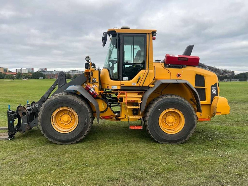 Volvo L 60 H - Gumikerekes homlokrakodó: 1 kép. Volvo L 60 H - Gumikerekes homlokrakodó: 1 kép.