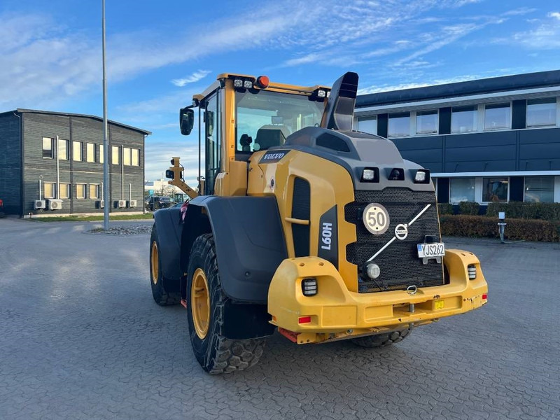Volvo L 60 H - Gumikerekes homlokrakodó: 3 kép. Volvo L 60 H - Gumikerekes homlokrakodó: 3 kép.