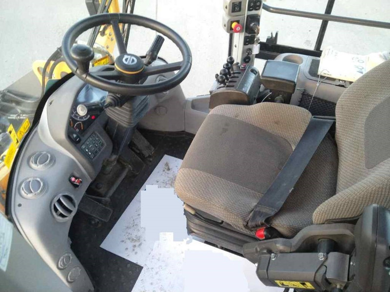 Volvo L 60 H - Gumikerekes homlokrakodó: 5 kép. Volvo L 60 H - Gumikerekes homlokrakodó: 5 kép.