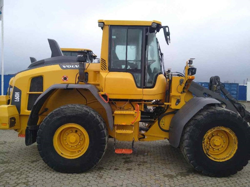 Volvo L 60 H - Gumikerekes homlokrakodó: 3 kép. Volvo L 60 H - Gumikerekes homlokrakodó: 3 kép.