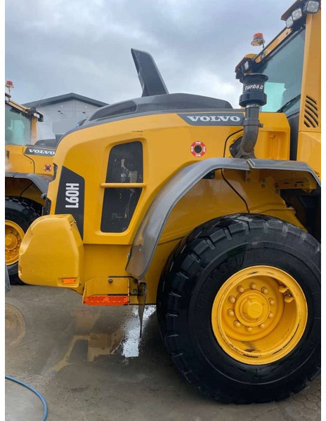 Volvo L 60 H - Gumikerekes homlokrakodó: 2 kép. Volvo L 60 H - Gumikerekes homlokrakodó: 2 kép.