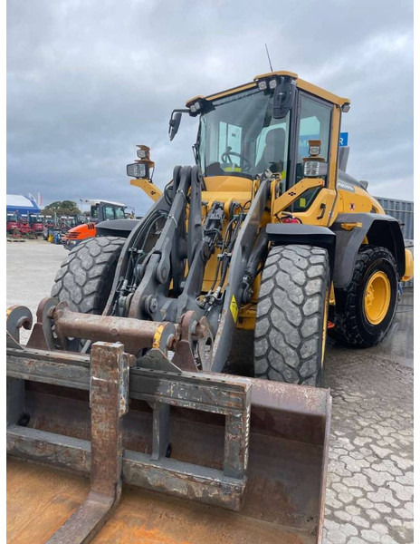 Volvo L 60 H - Gumikerekes homlokrakodó: 1 kép. Volvo L 60 H - Gumikerekes homlokrakodó: 1 kép.