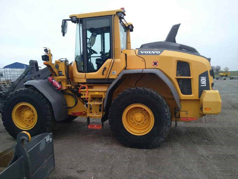 Volvo L 60 H - Gumikerekes homlokrakodó: 2 kép. Volvo L 60 H - Gumikerekes homlokrakodó: 2 kép.