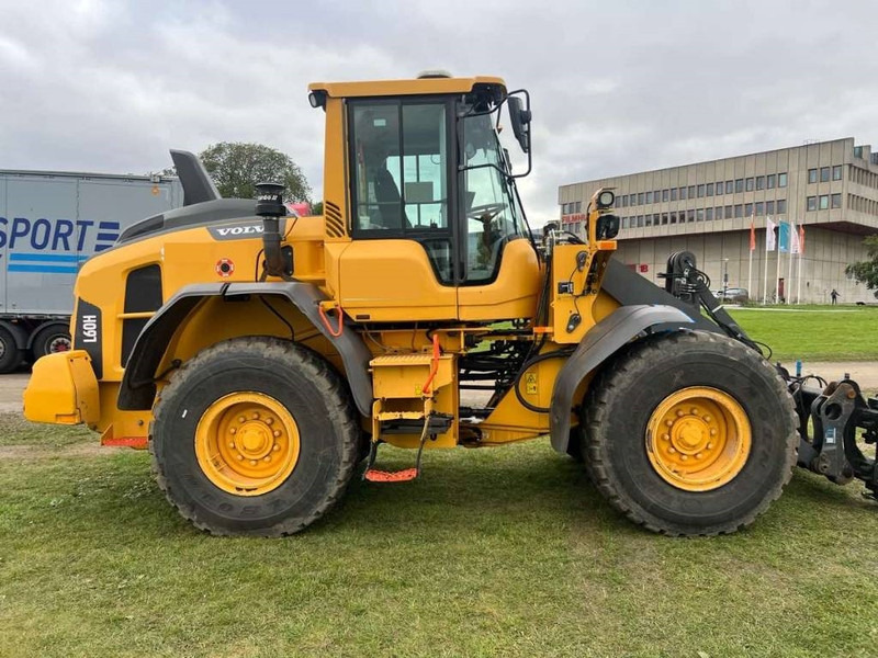 Volvo L 60 H - Gumikerekes homlokrakodó: 2 kép. Volvo L 60 H - Gumikerekes homlokrakodó: 2 kép.