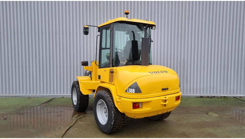 Volvo L30 B, Hjullastare - Gumikerekes homlokrakodó: 3 kép. Volvo L30 B, Hjullastare - Gumikerekes homlokrakodó: 3 kép.