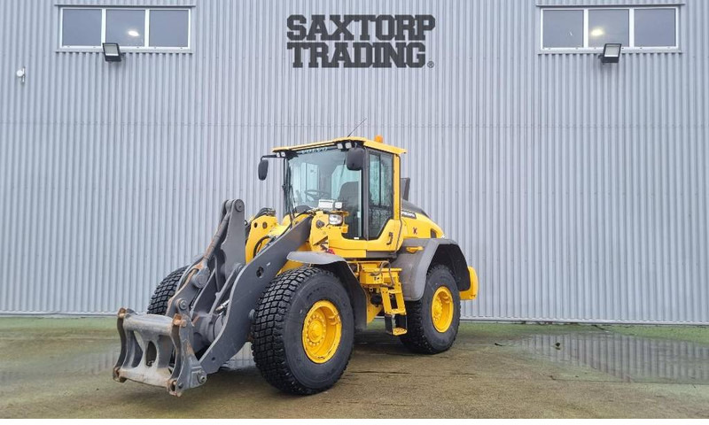 Volvo L90 H, Hjullastare - Gumikerekes homlokrakodó: 1 kép. Volvo L90 H, Hjullastare - Gumikerekes homlokrakodó: 1 kép.