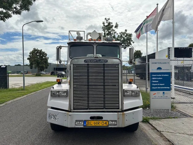 Freightliner 3 AXLE RIGID BODY chassis cabine (levering excl. opbouw) - Alvaz teherautó: 2 kép. Freightliner 3 AXLE RIGID BODY chassis cabine (levering excl. opbouw) - Alvaz teherautó: 2 kép.