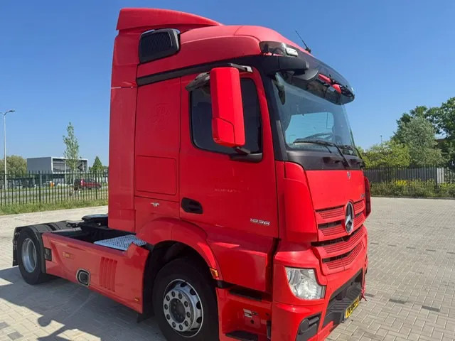 Mercedes-Benz Actros 1836 Euro 6 tractor head MOT Tuv 01-2026 - Nyergesvontató: 3 kép. Mercedes-Benz Actros 1836 Euro 6 tractor head MOT Tuv 01-2026 - Nyergesvontató: 3 kép.