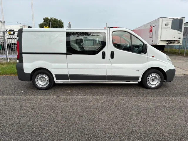 Opel Vivaro 2 2.0Cdti /84kW-E4 crew cab L2H1 - Kis furgon, Duplakabinos kisteherautó: 4 kép. Opel Vivaro 2 2.0Cdti /84kW-E4 crew cab L2H1 - Kis furgon, Duplakabinos kisteherautó: 4 kép.