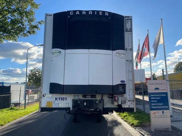 Van Eck UT-3B Steering axle 260 cm insteek Frigo carrier vector UT-3B H= 260 W= 250cm - Félpótkocsi hűtős: 2 kép. Van Eck UT-3B Steering axle 260 cm insteek Frigo carrier vector UT-3B H= 260 W= 250cm - Félpótkocsi hűtős: 2 kép.