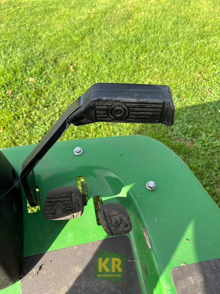 1580 John Deere - Kerti fűkasza: 5 kép. 1580 John Deere - Kerti fűkasza: 5 kép.