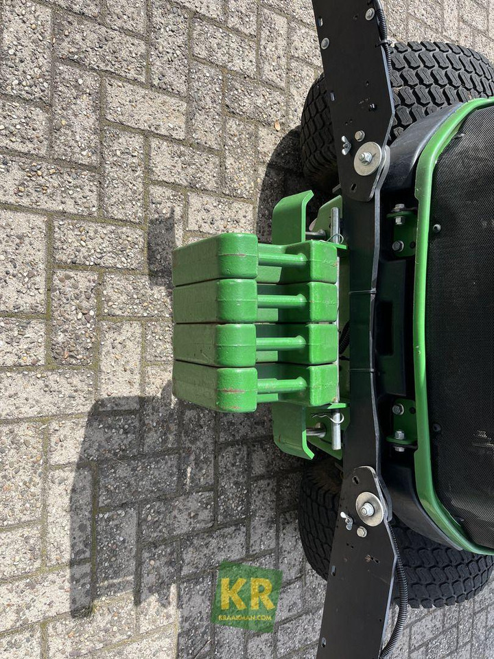 1585 John Deere - Kerti fűkasza: 5 kép. 1585 John Deere - Kerti fűkasza: 5 kép.