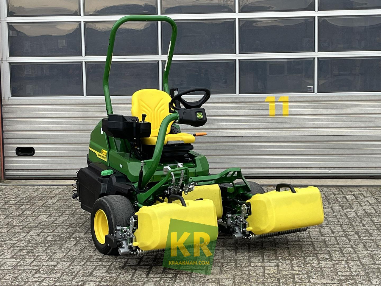 2750 E-CUT HYBRID John Deere - Kerti fűkasza: 1 kép. 2750 E-CUT HYBRID John Deere - Kerti fűkasza: 1 kép.
