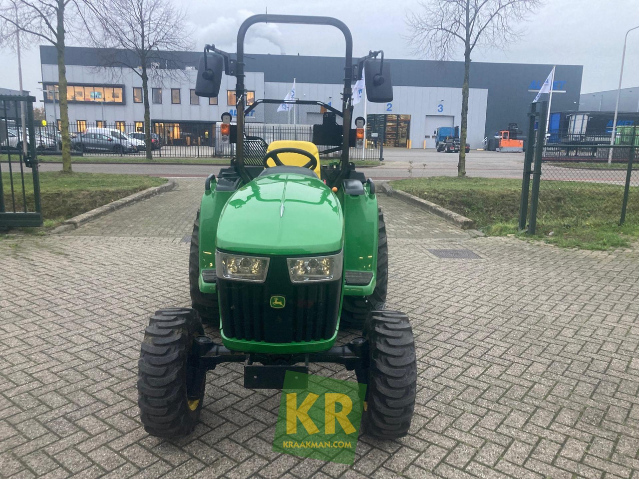 3038E John Deere - Kistraktor: 3 kép. 3038E John Deere - Kistraktor: 3 kép.